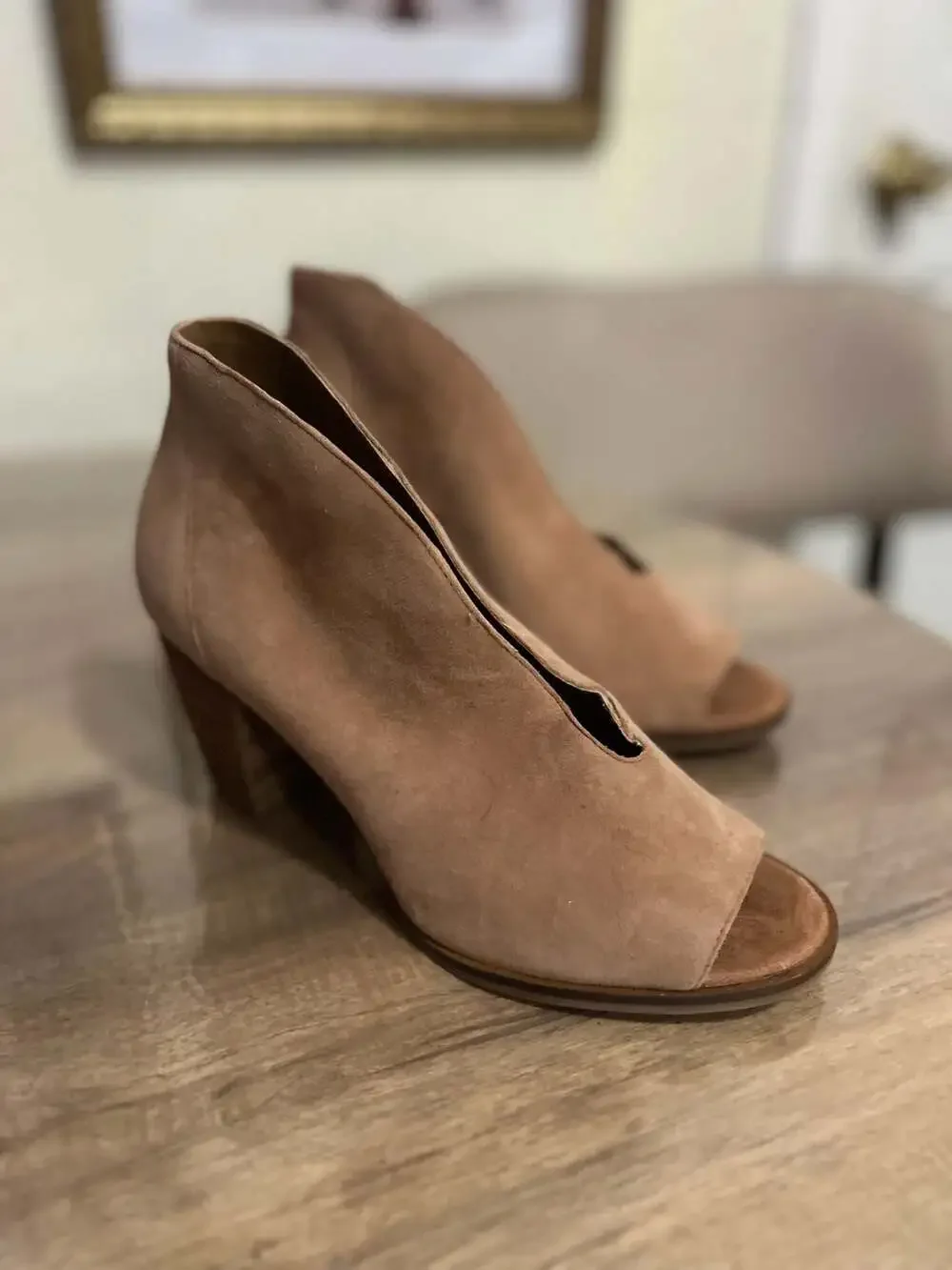 Lucky Brand Women's Joal Suede Chunky Heel Bootie Macaroon Size 7.5M